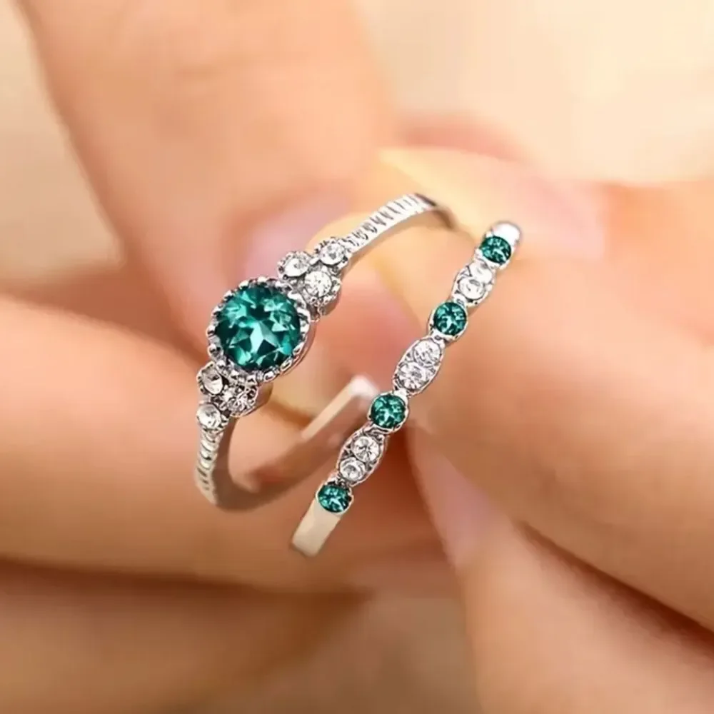 Ladies Elegant green zirconia wedding ring sz 6